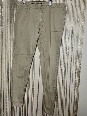 Michaels Slim Fit Chino Pants in Khaki